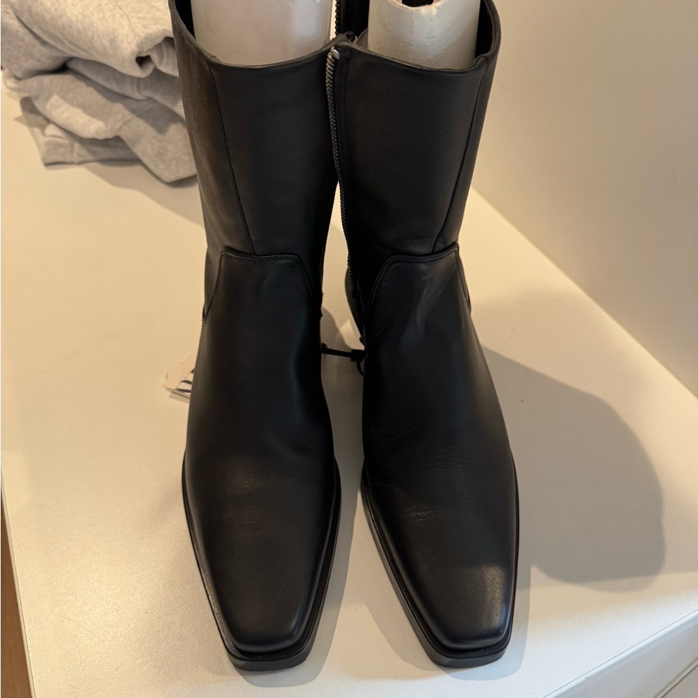 Women’s Black Leather Boots NWT